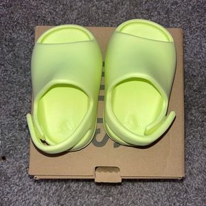Infant yezzy slides